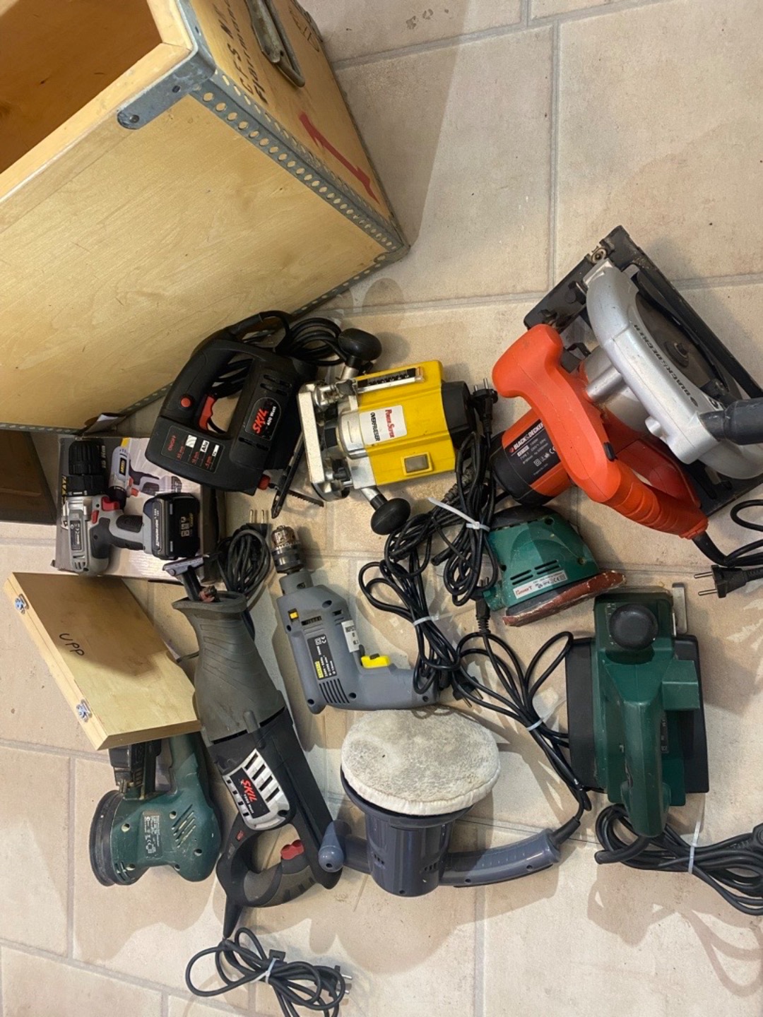 Såga, borra, hyvla, fräsa, slipa och skruva