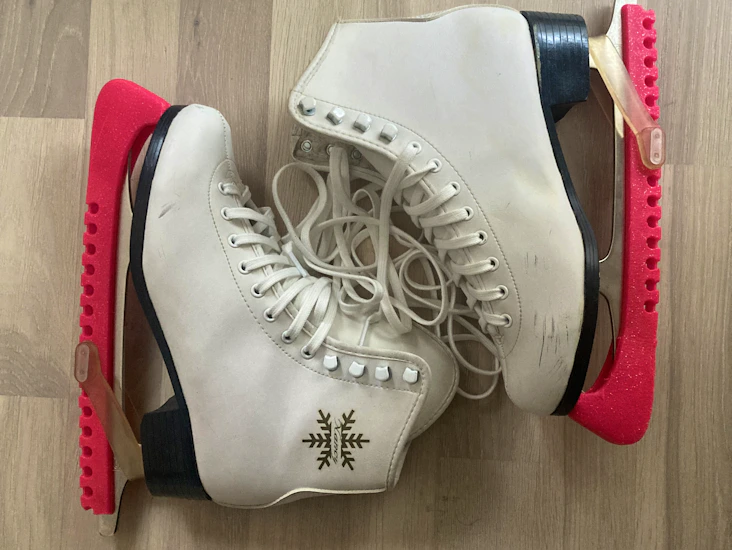 Konståkningsskridskor storlek 40