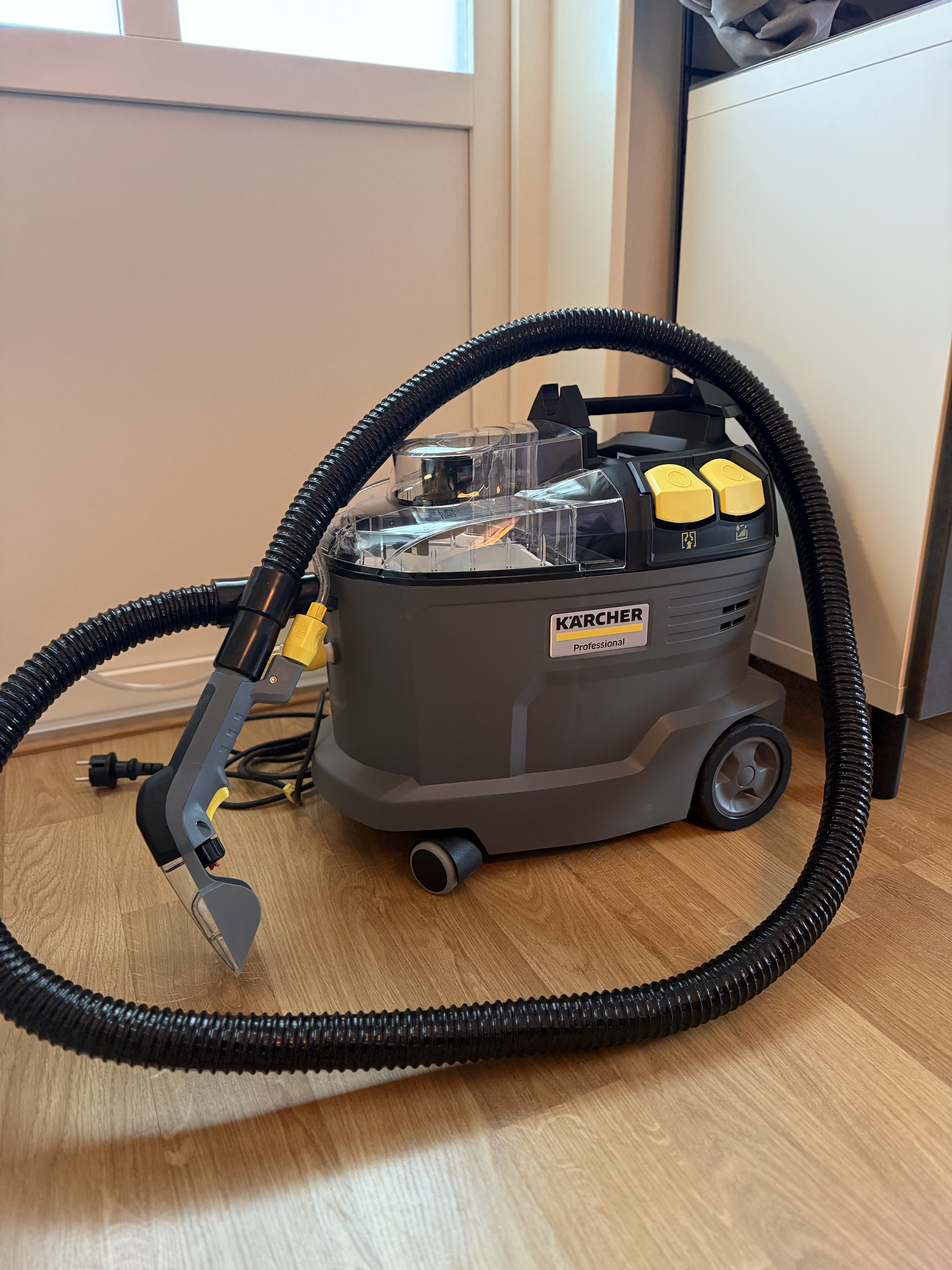 Kärcher puzzi 8/1 c textiltvätt 