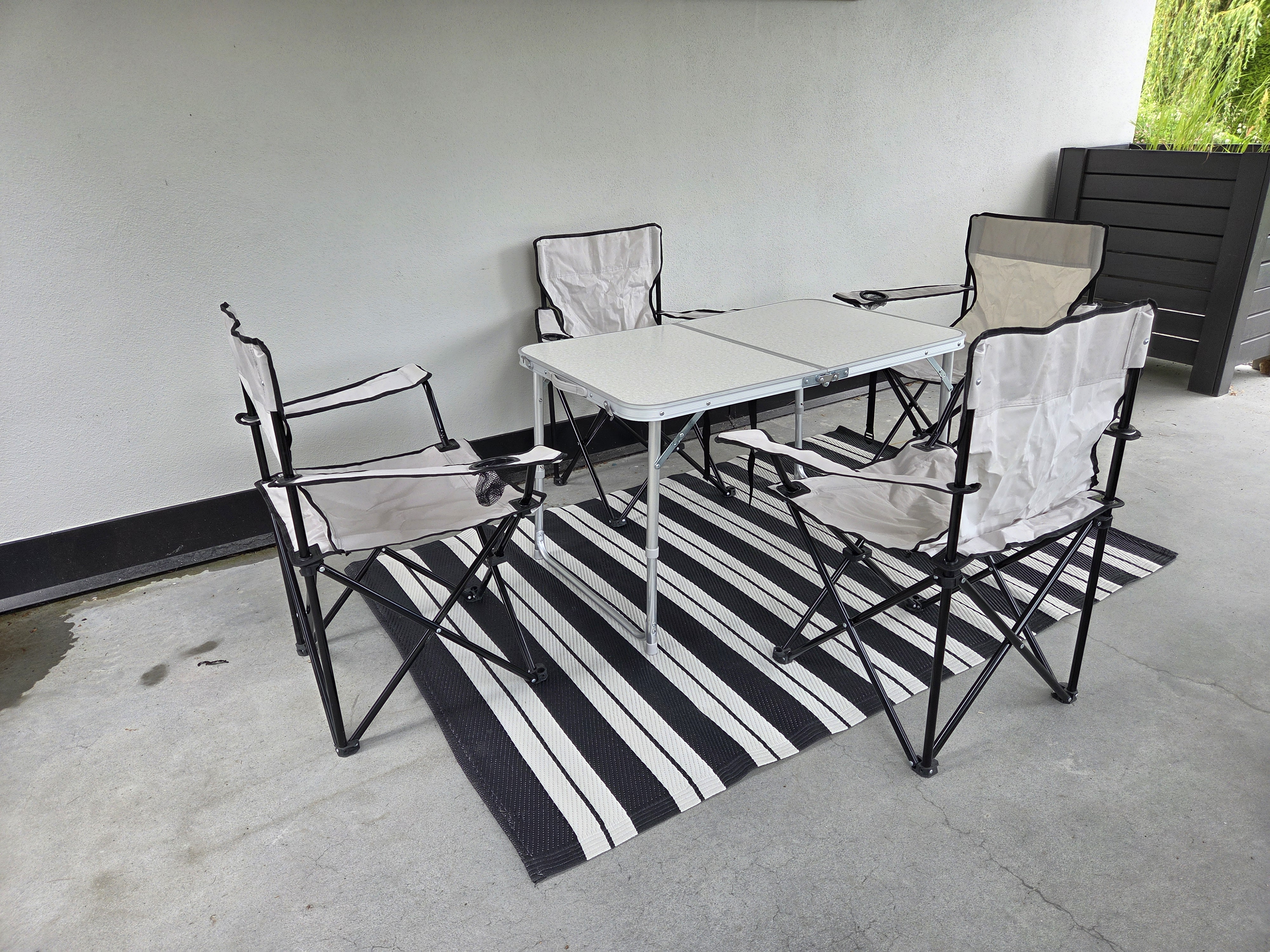 Campingbord og 4 stoler (sammenleggbare)
