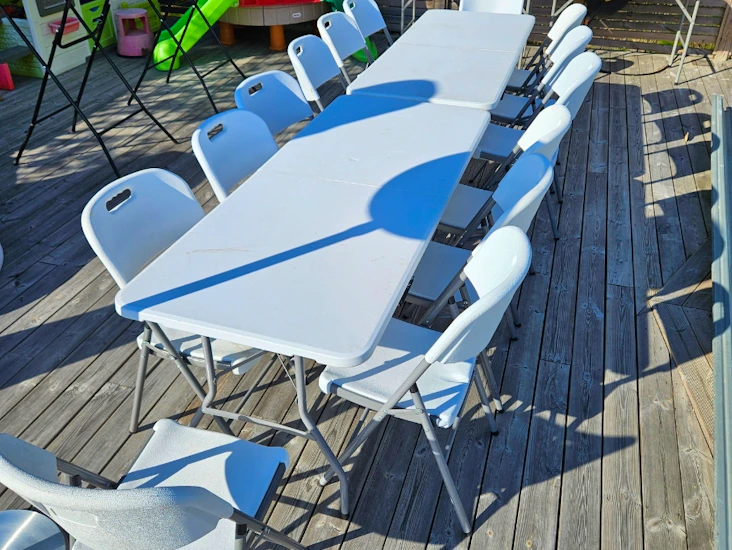 Bord och stolar upp till 110 personer, supersköna och bästa kvalitet