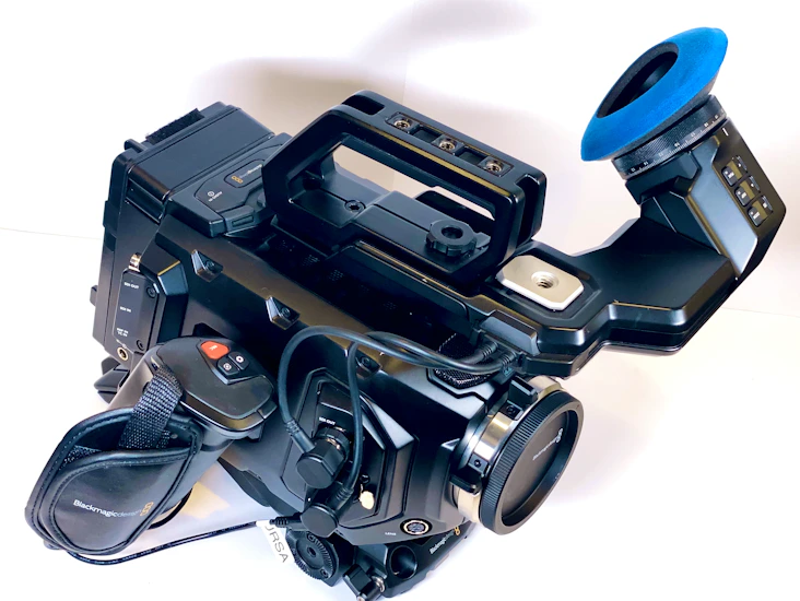 Blackmagic ursa mini pro 4.6k – komplett filmrigg til utleie