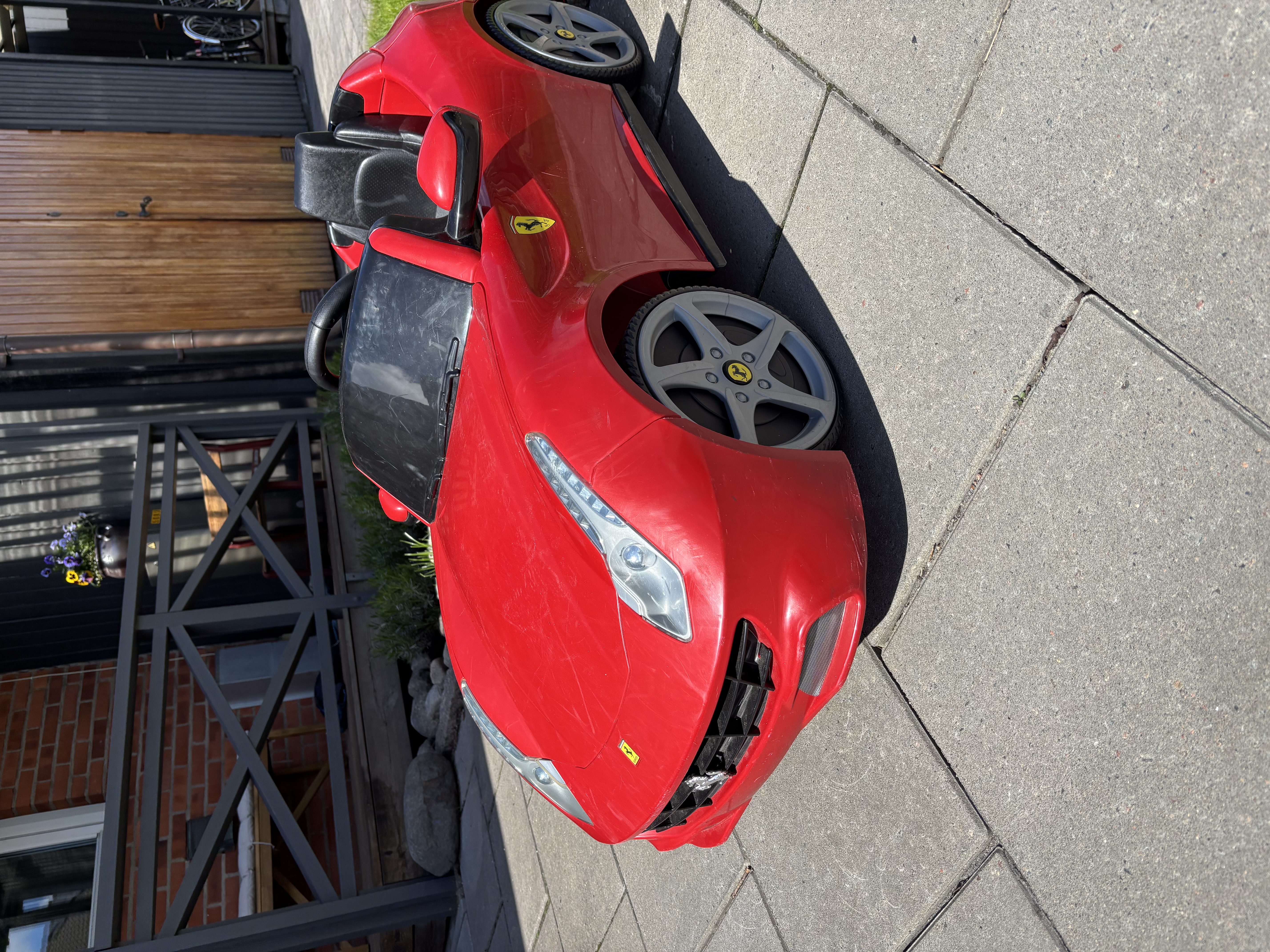 Ferrari elbil för barn (3-6 år) – perfekt till kalas och roliga helger