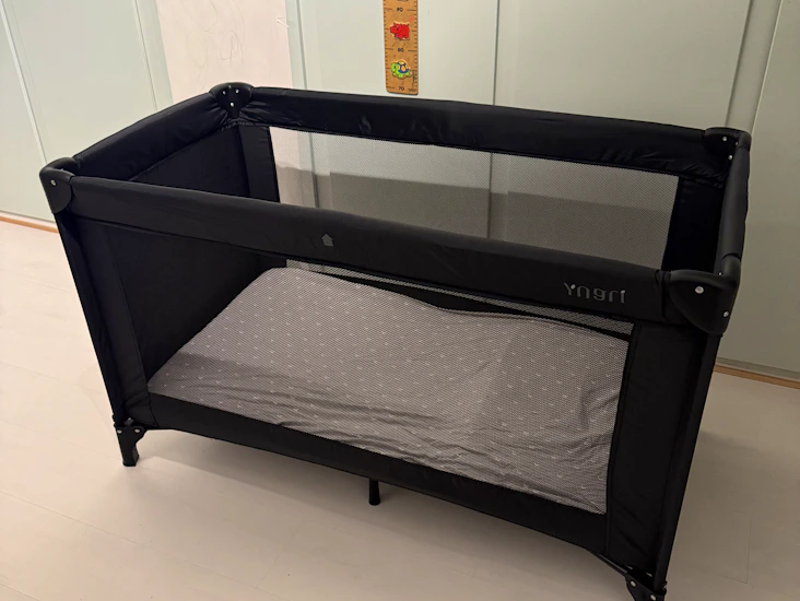 Yngri reiseseng med madrass