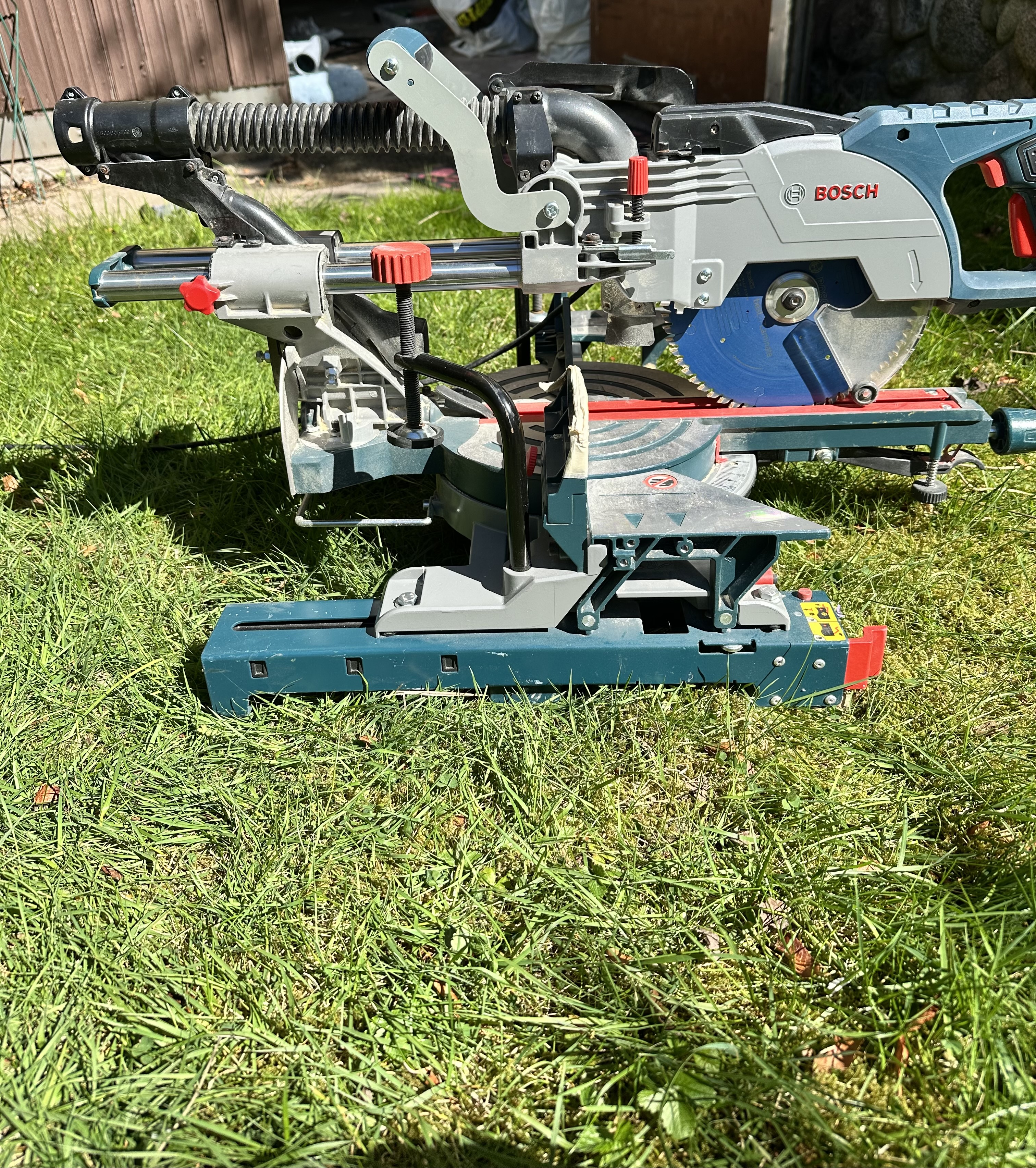 Bosch kap - & gersåg med hopfällbart stativ 