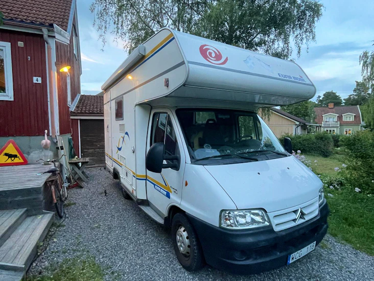 Smidig och fin husbil för max max 3 personer
