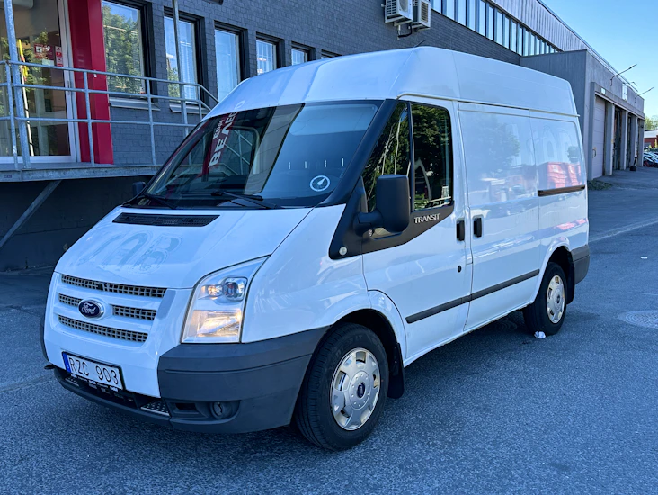 Stora skåpbil ford transit.
