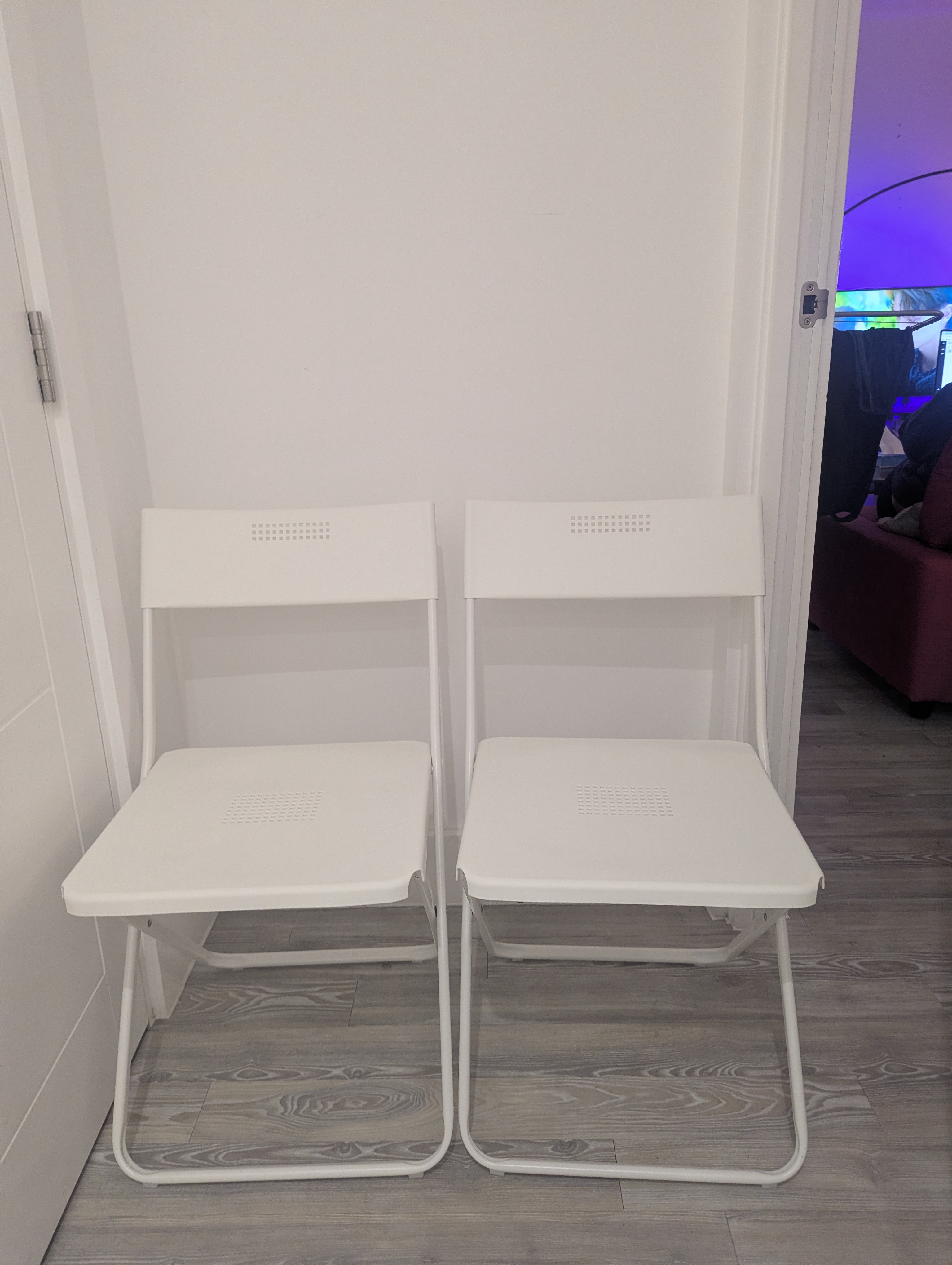 Folding chairs white