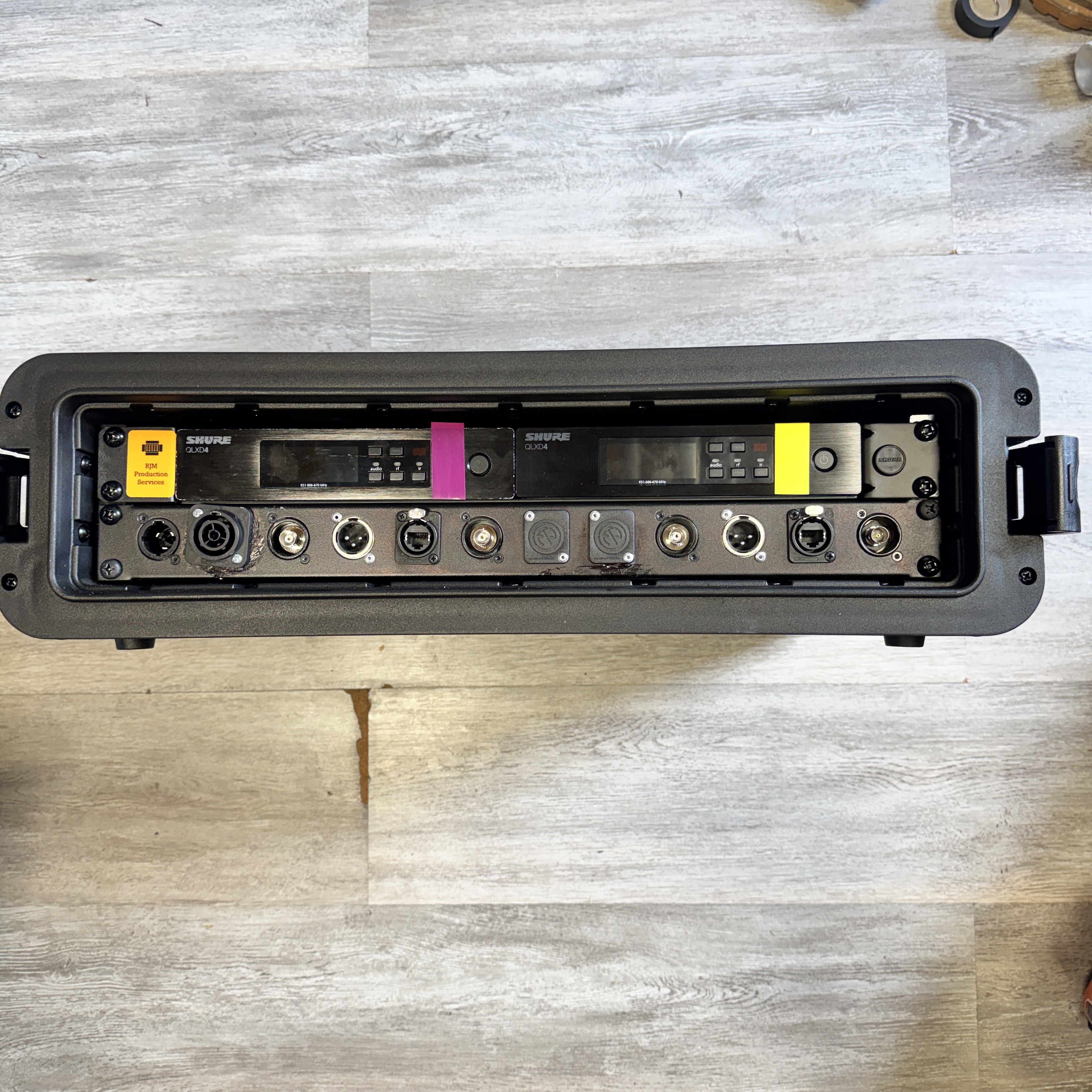 2x shure qlxd4 rack with 2x qlxd2 beta 58 handhelds
