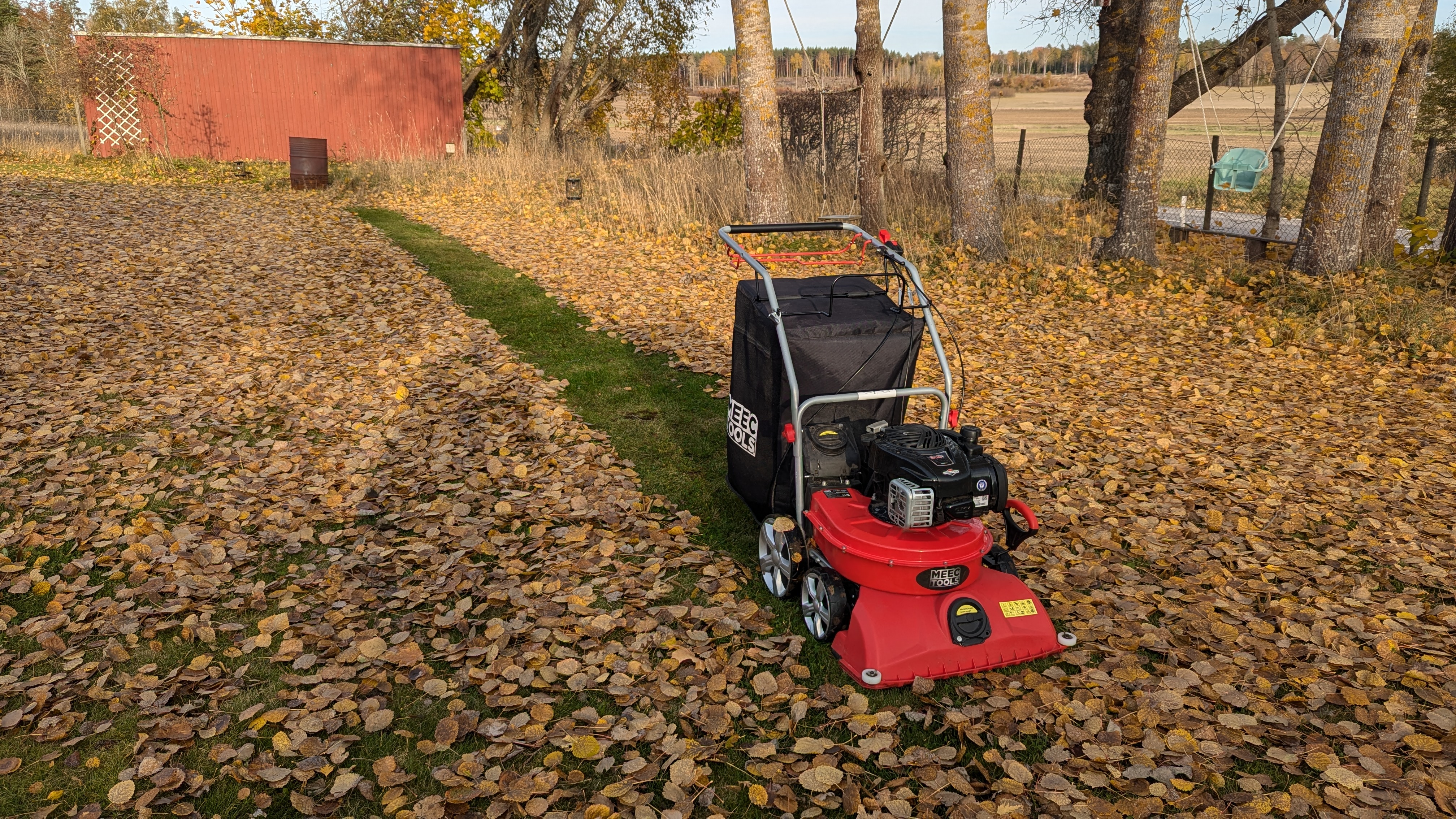 Kraftfull lövsug med uppsamlare / lövblås