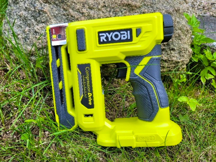 Ryobi häftklammerpistol