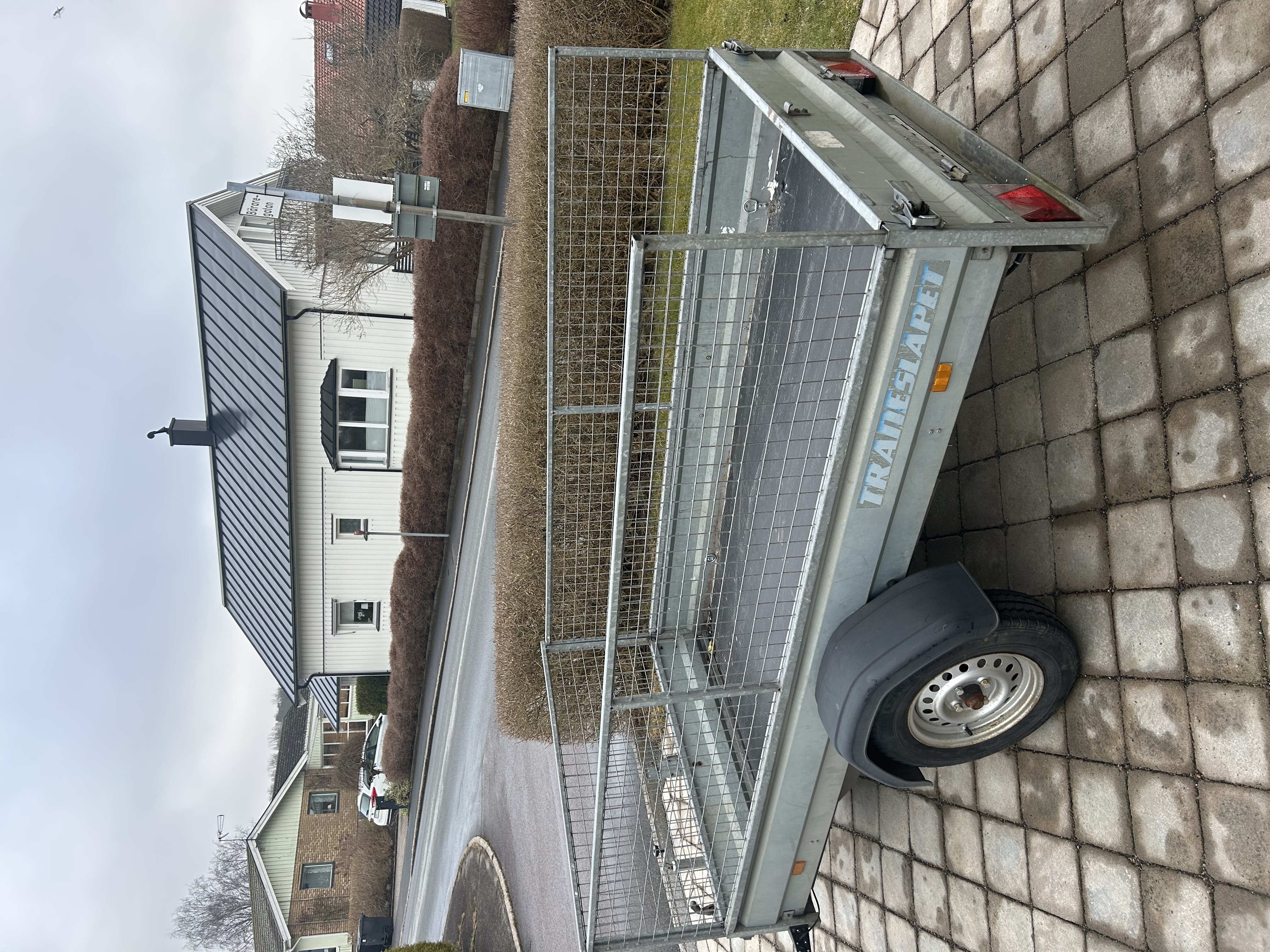 Släpkärra thule med galler 