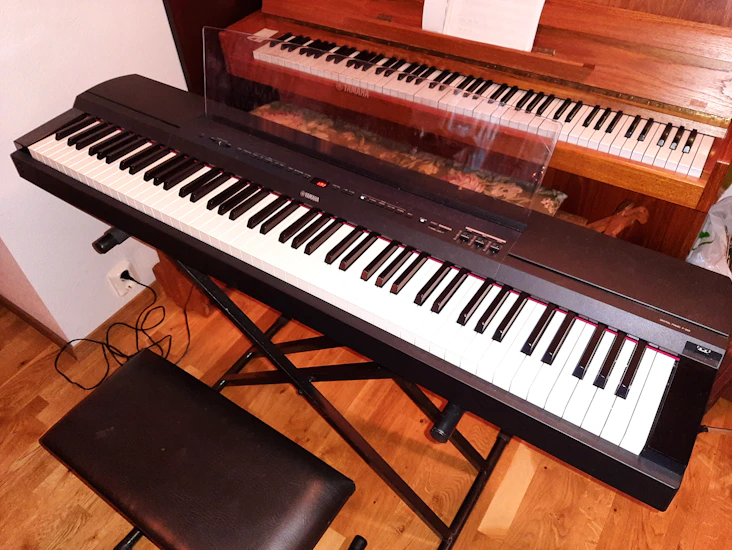 Piano yamaha p-255b
