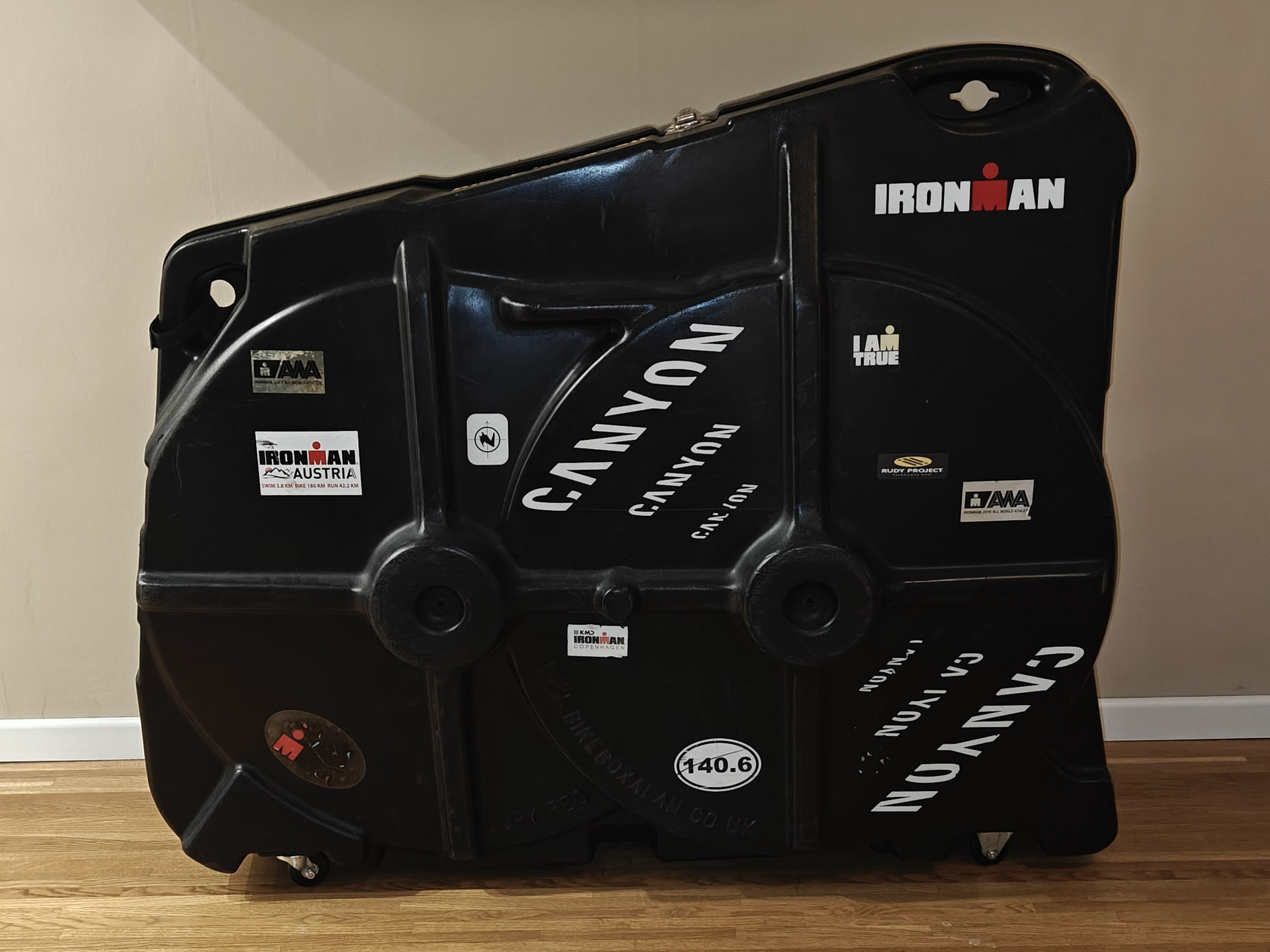 Bikebox alan  hård cykelväska. 