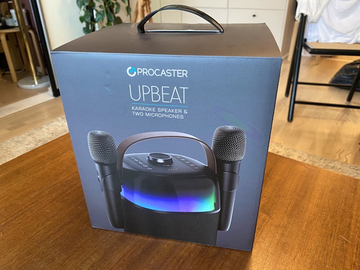 Procaster upbeat karaokekaiutin kahdella mikrofonilla