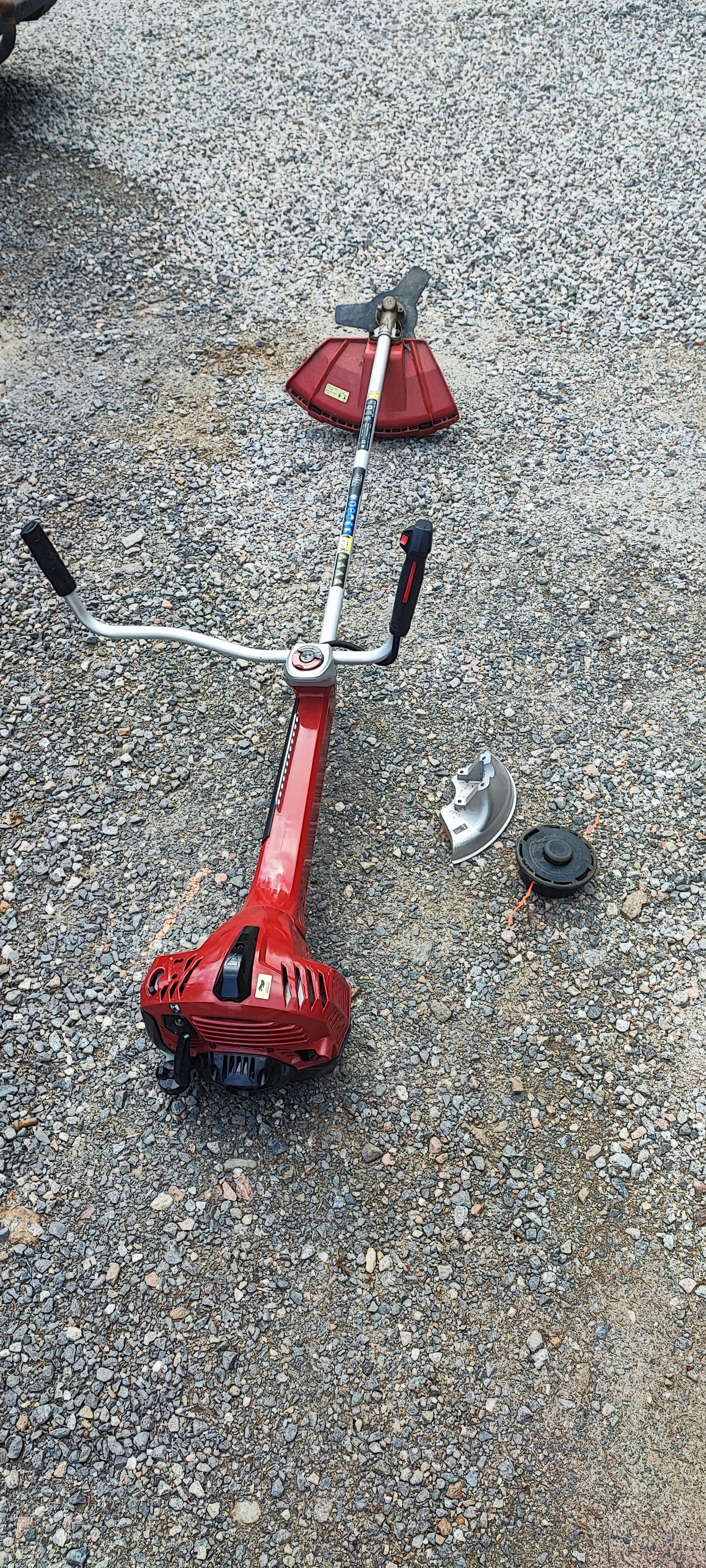 Bensindriven röjsåg/grässtrimmer 1,3 kw