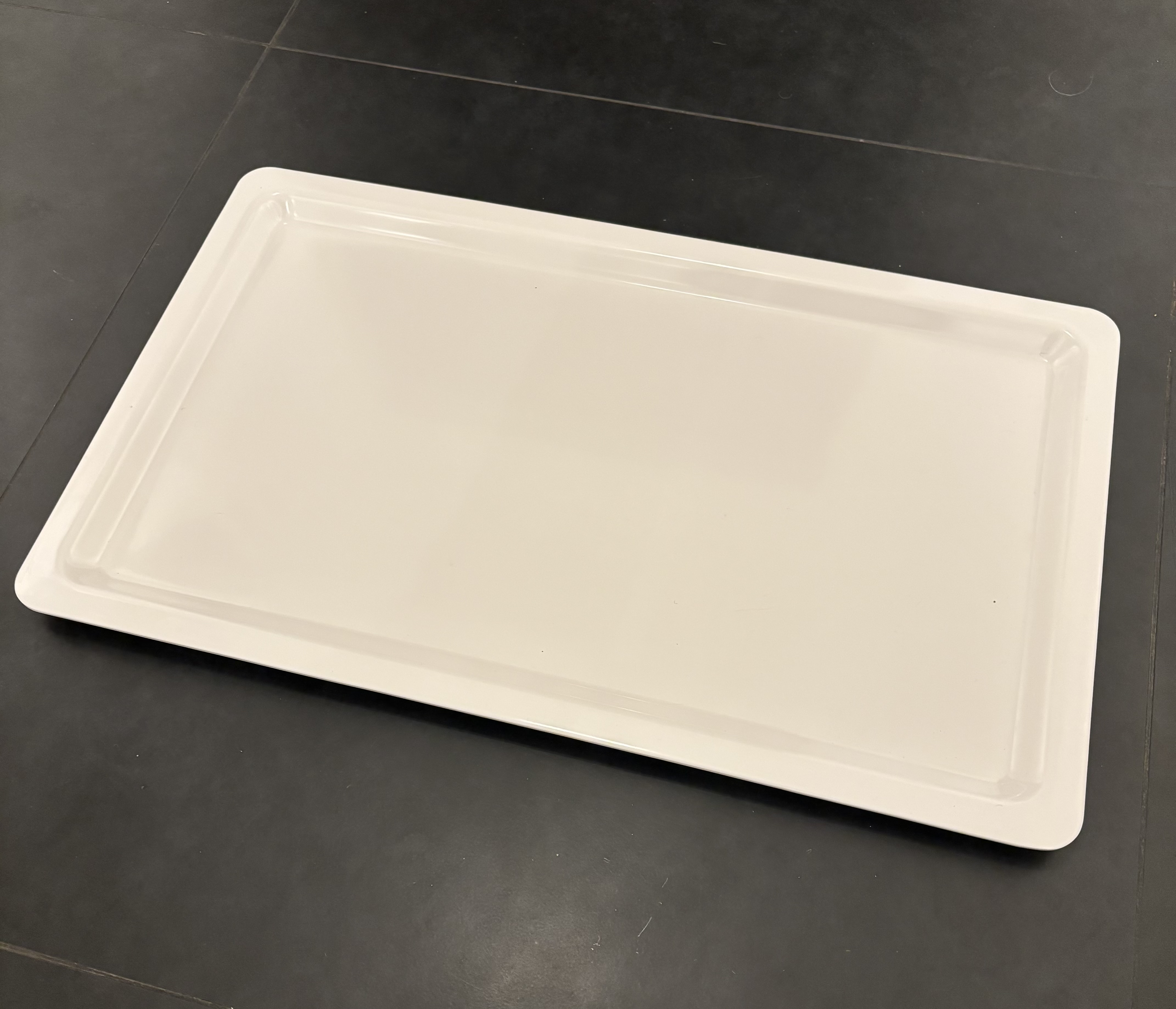 Snygga uppläggningsfat i melanim, flera storlekar