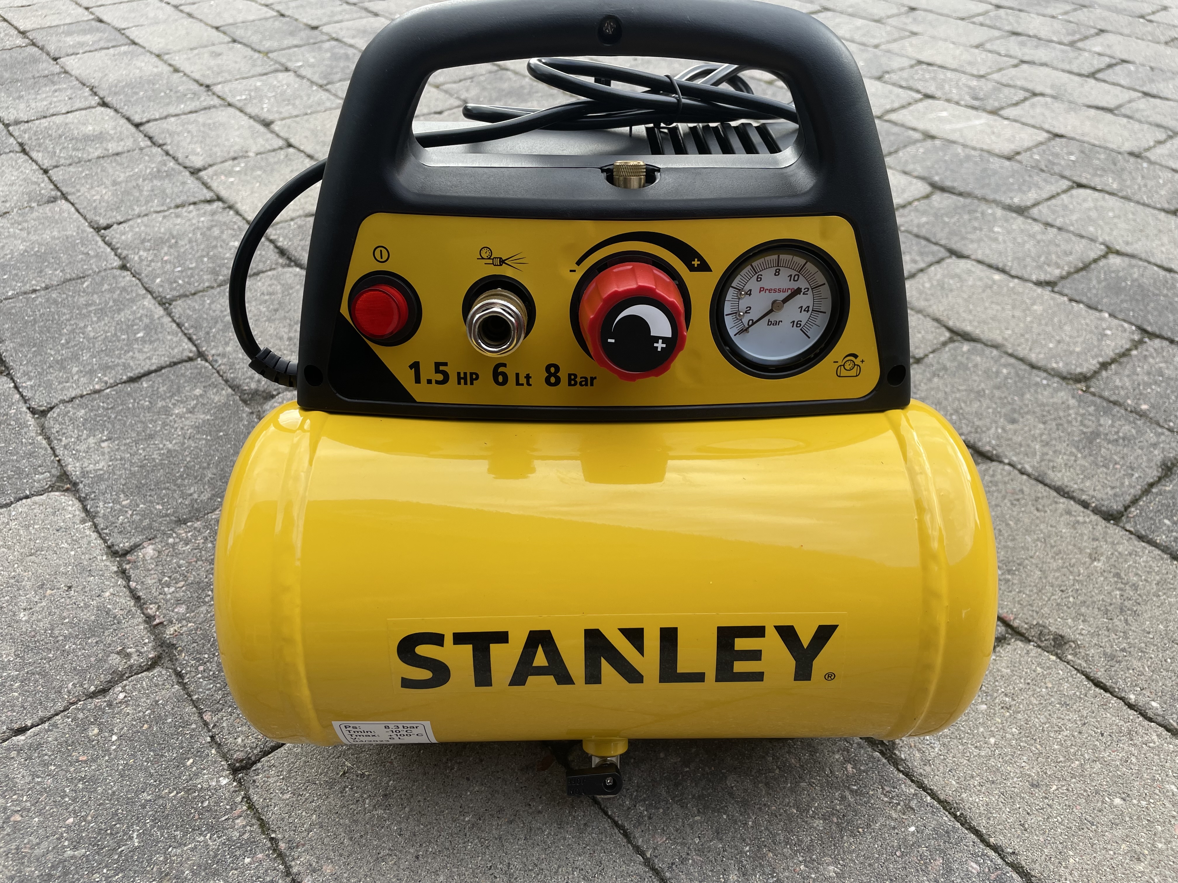 Stanley 8 bar kompressor med essve dykkert pistol og 20 meter slange
