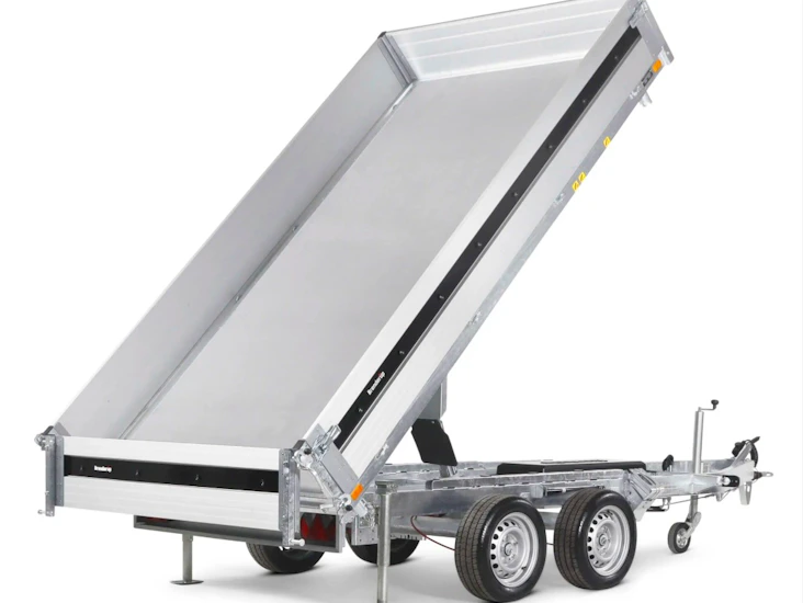 Stor tilhenger m/tipp og kjørebruer