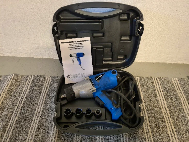 Mutterdragare för däckbytet.