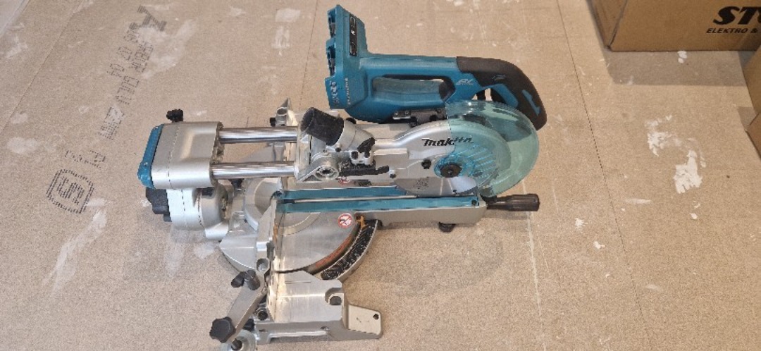 Makita batteridrevet kappsag