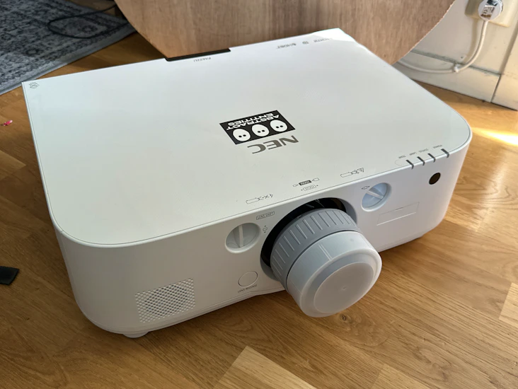 Professionel event projektor 6200 lumen, 2 tillgängliga