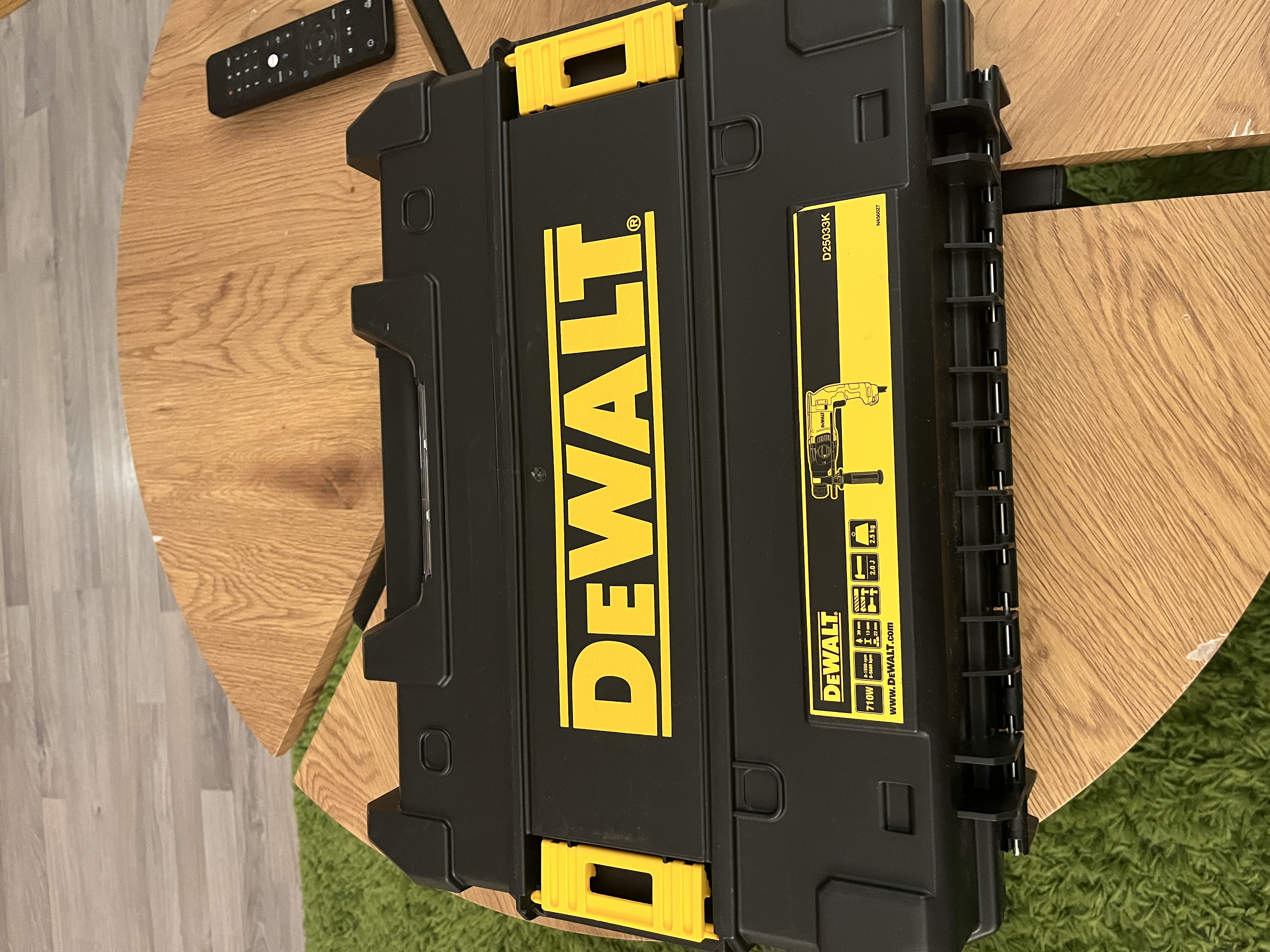 Dewalt d25033k
