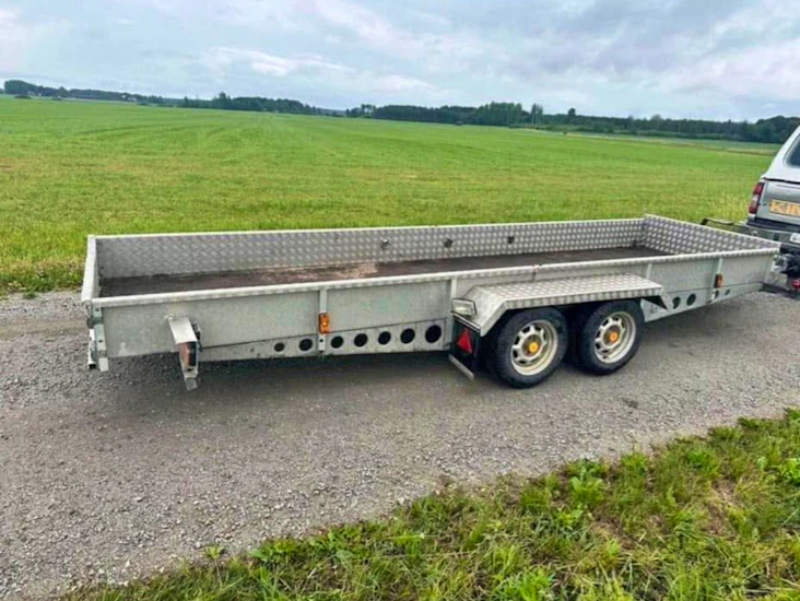 Extra lång släpvagn uthyres – 5 meter lastutrymme