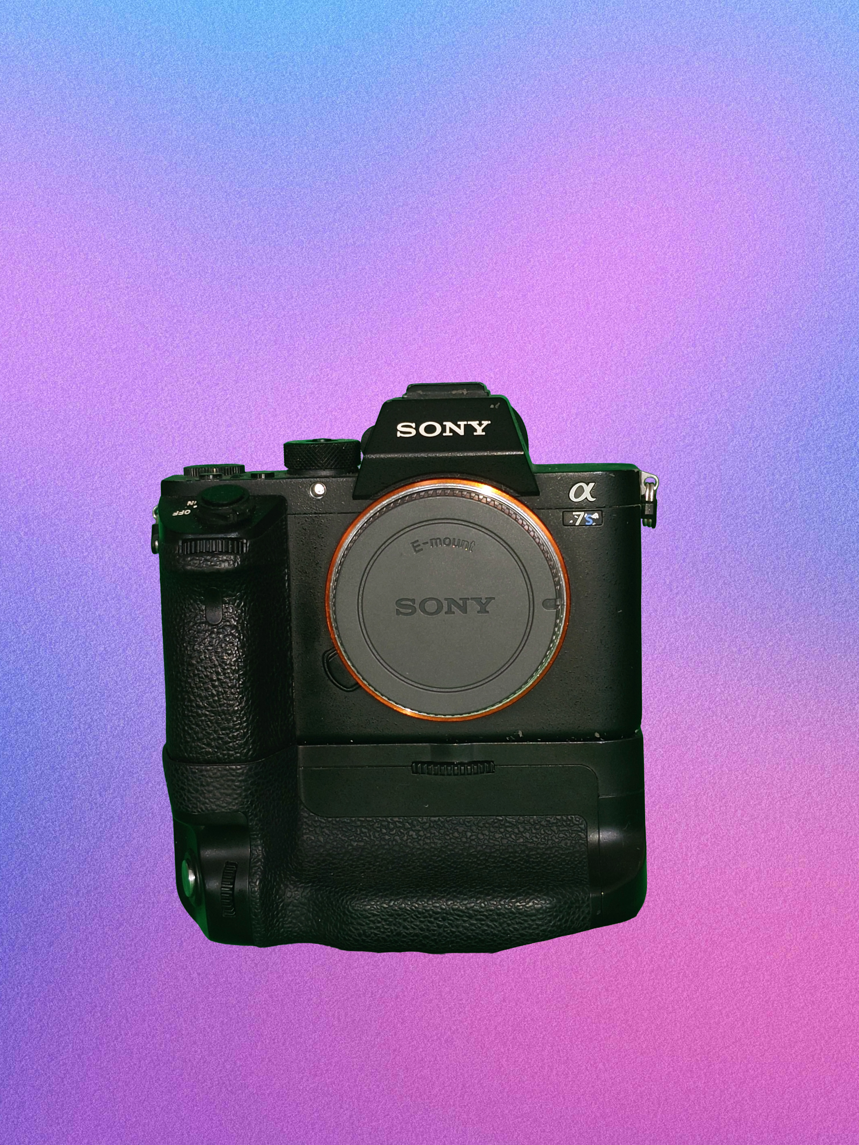 Sony a7s ii mirrorless camera + grip, 2 batteries & choice of sd card (128gb / 256gb)