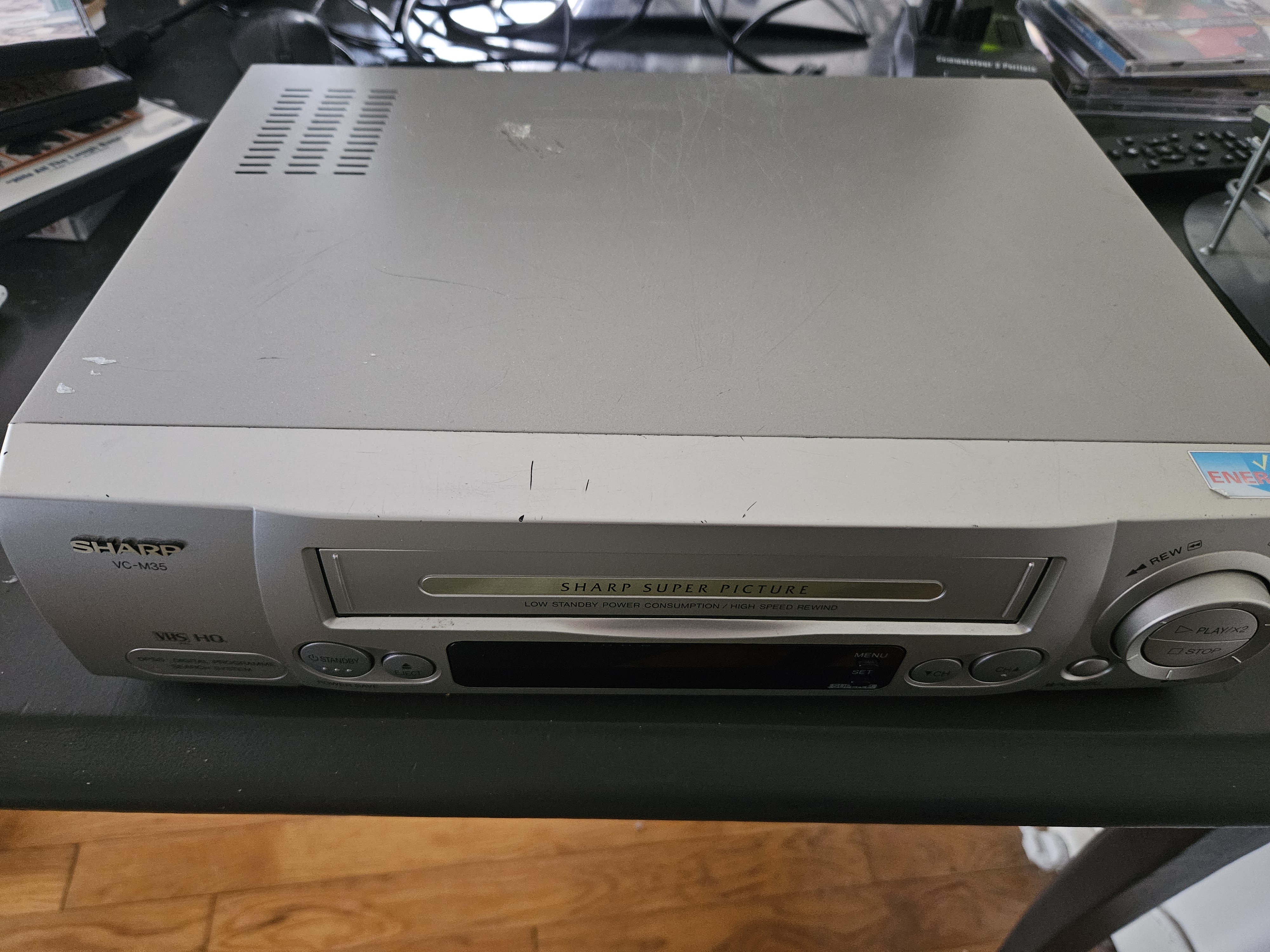 Sharp vc-m35 vhs-spelare – perfekt för att spela upp & testa gamla vhs-band!
