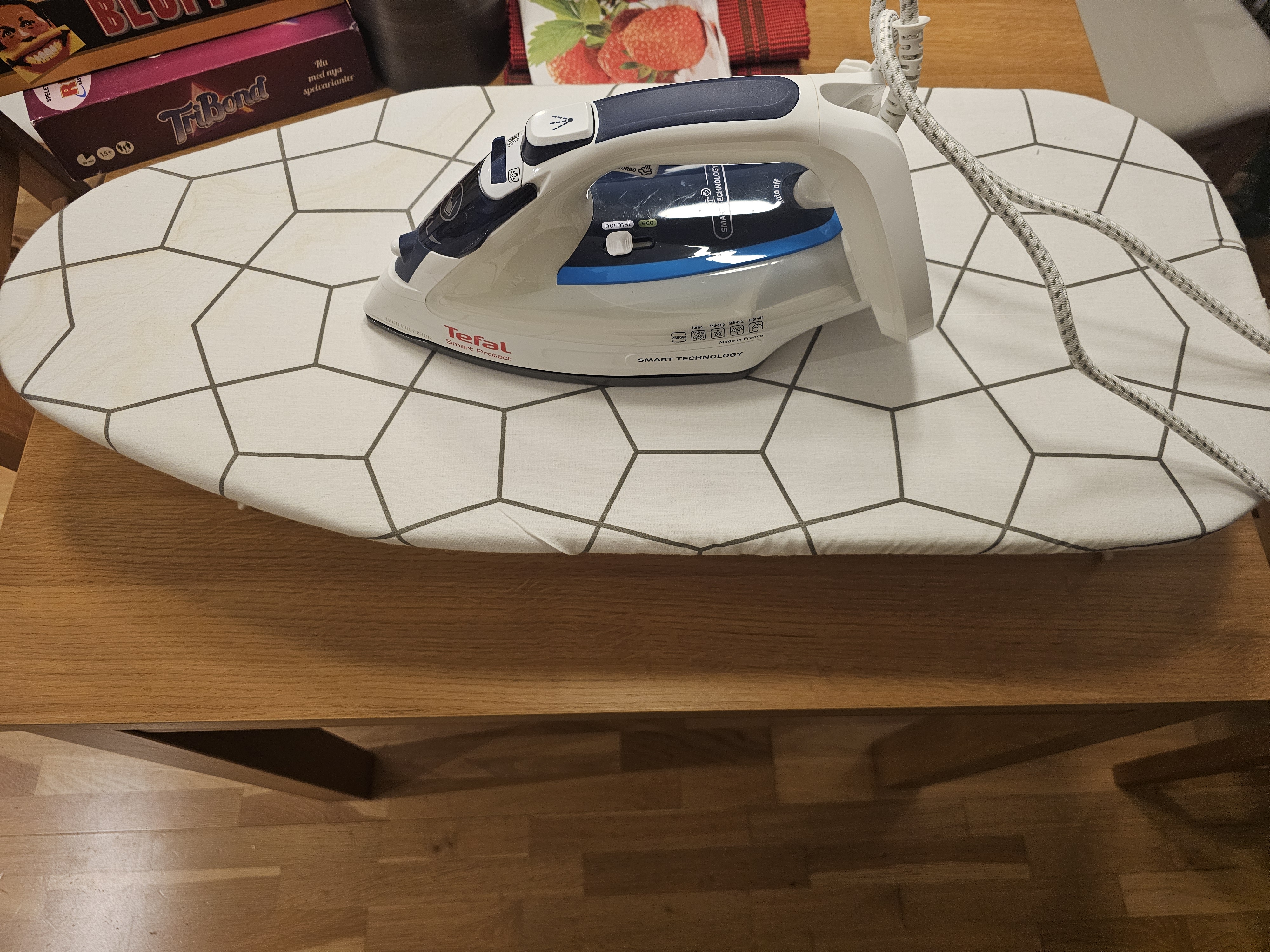 Stryk-kit – tefal ångstrykjärn & smidig strykbräda