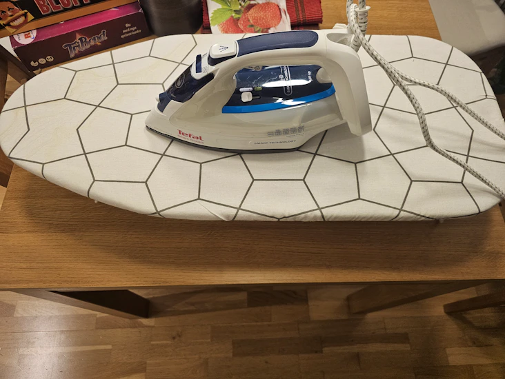 Stryk-kit – tefal ångstrykjärn & smidig strykbräda