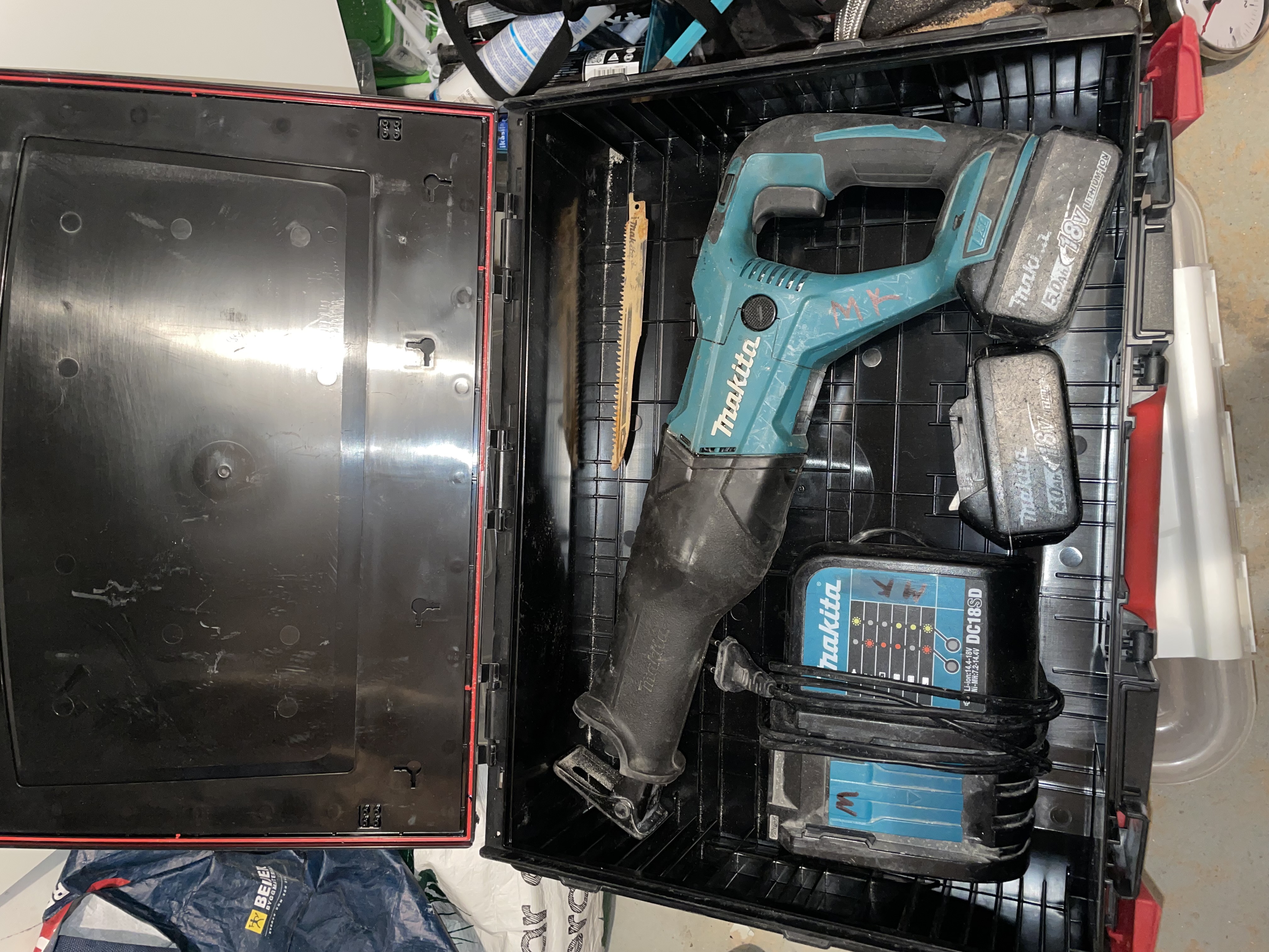 Kraftfull makita batteridriven tigersåg