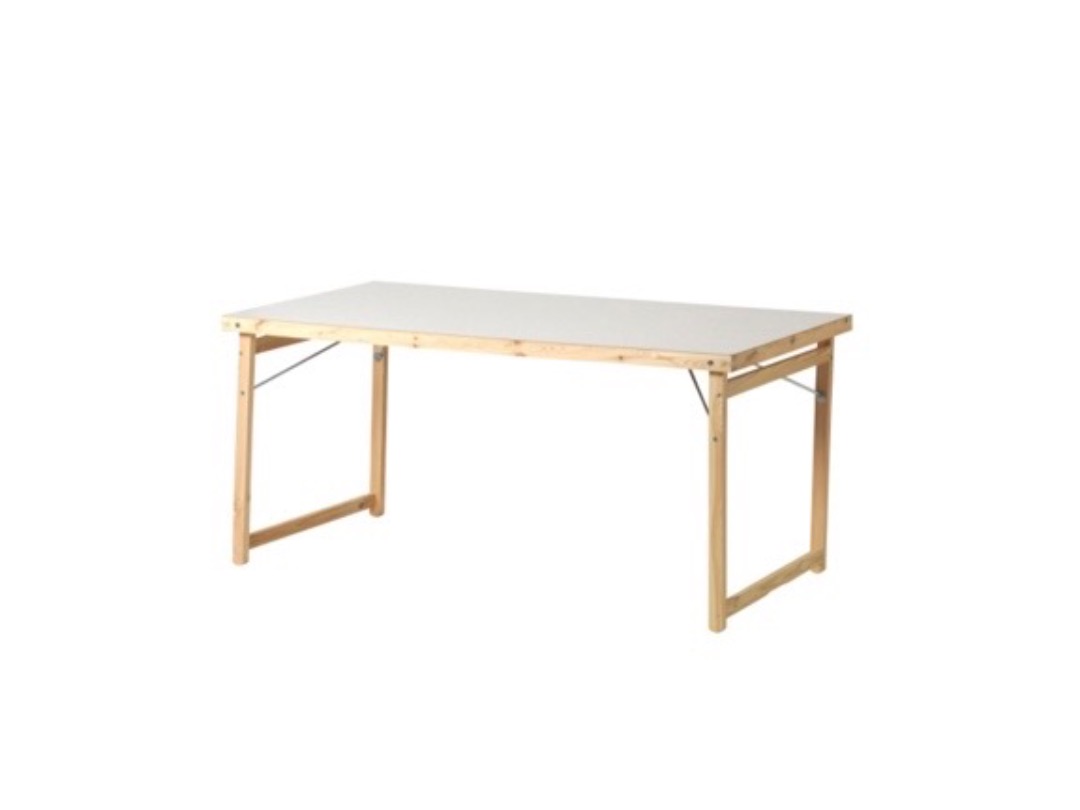 Fällbart bord i trä