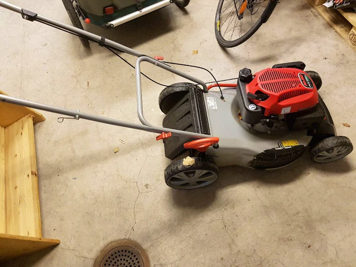 Självdrivande mycket kraftfull gräsklippare