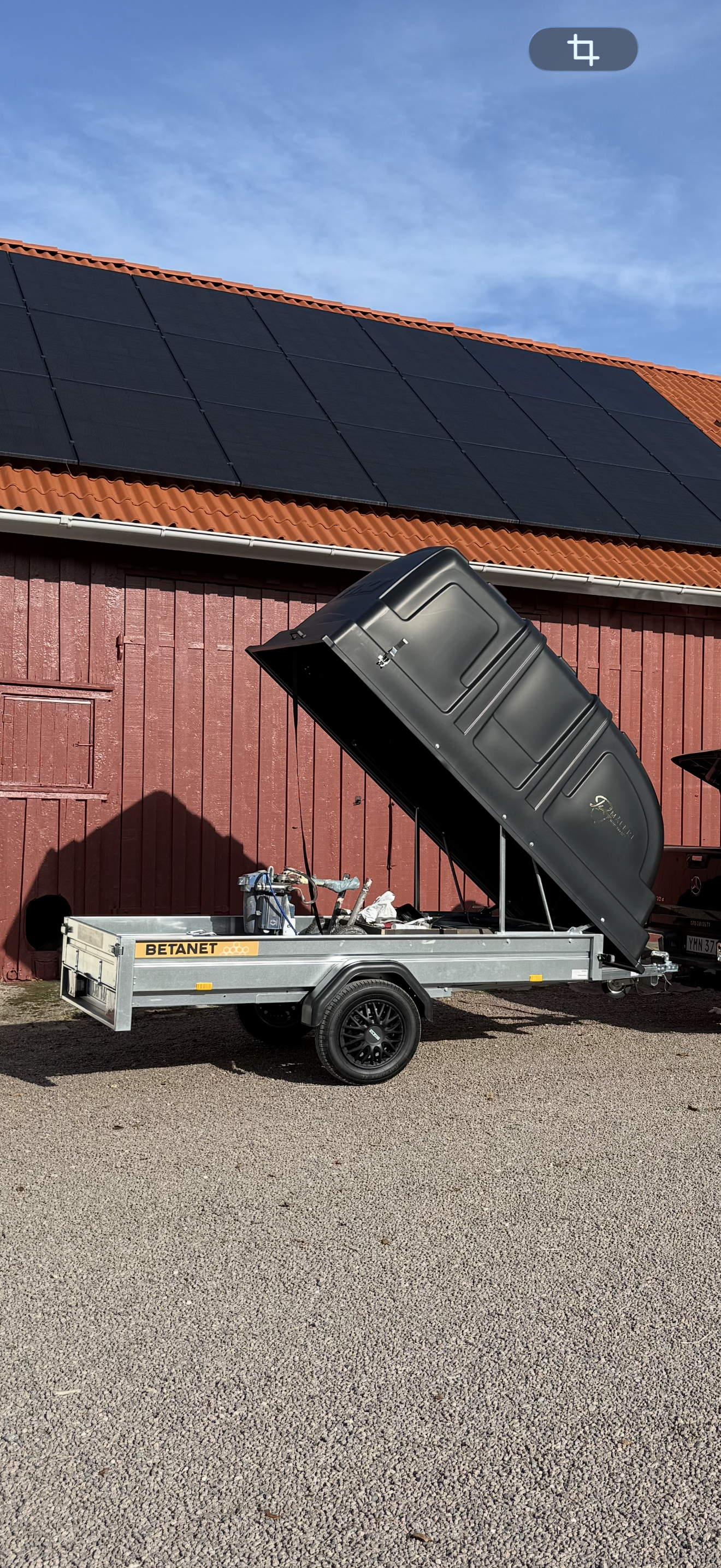 Släp med kåpa 