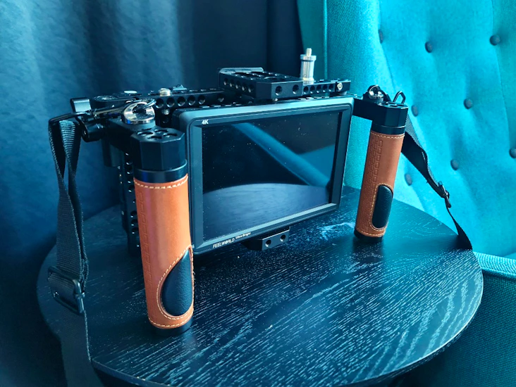 Feelworld 7" monitor + cage