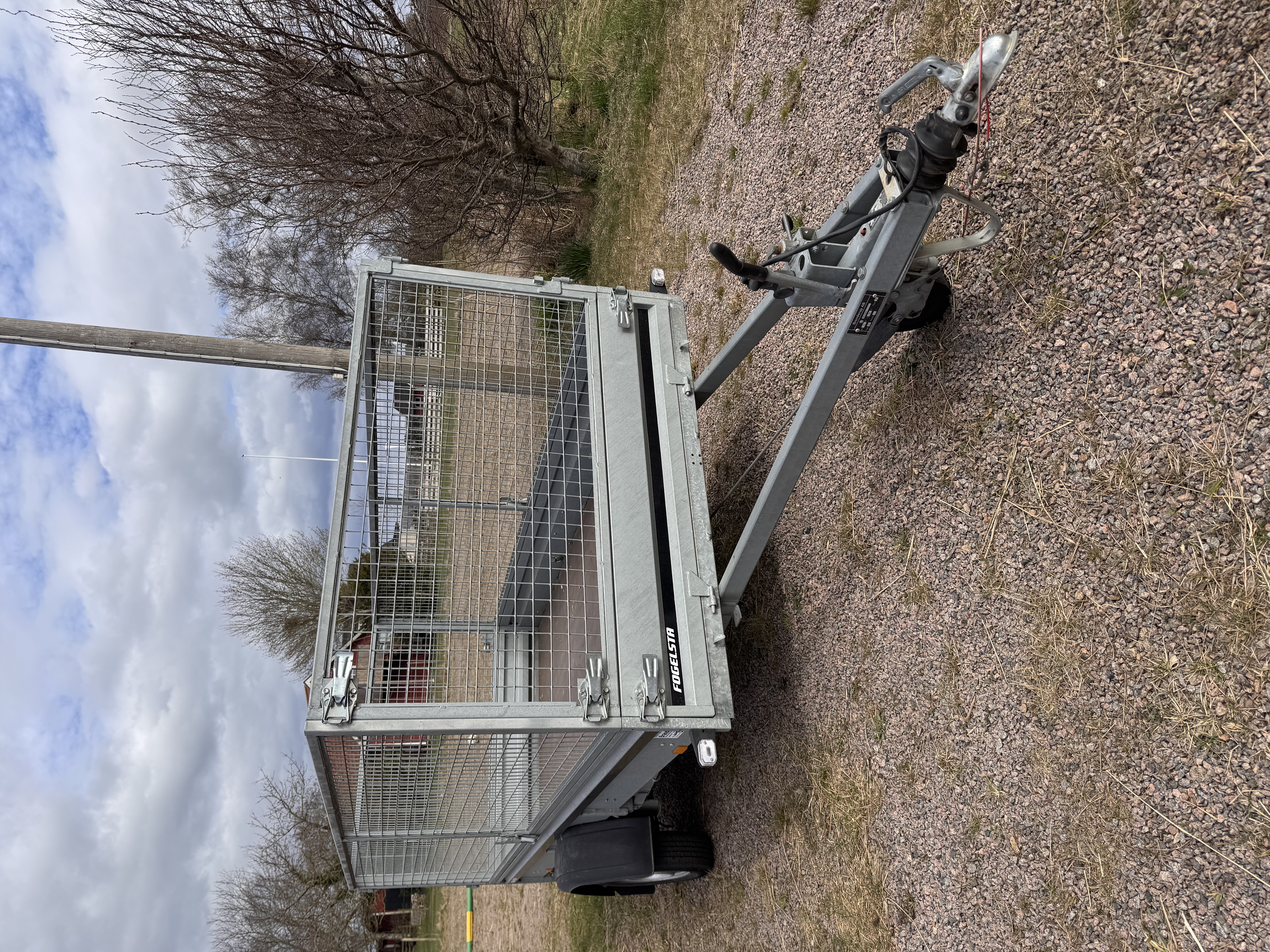 Stort gallersläp - bromsat 