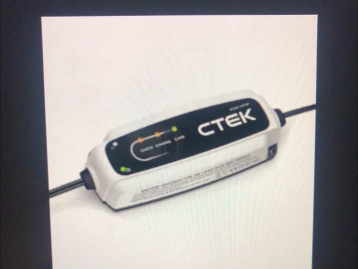 Ctek ylläpitolaturi