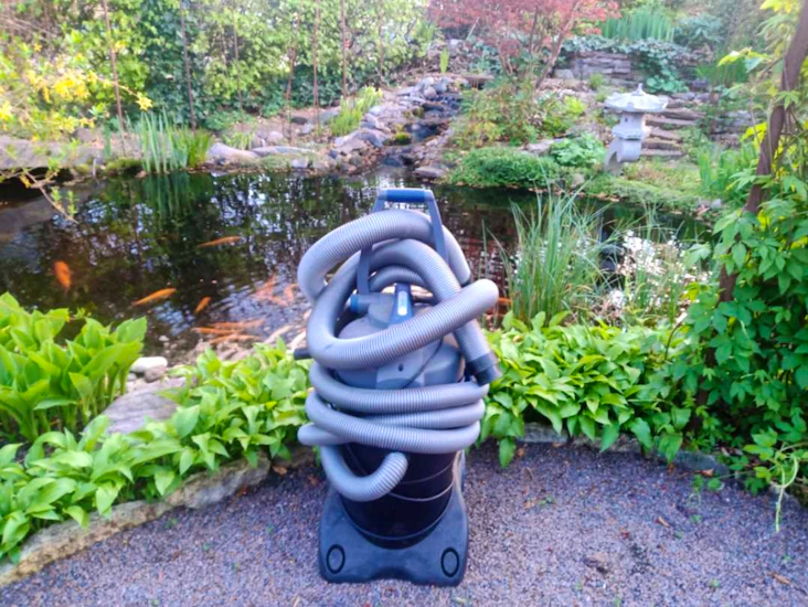 Dammsugare till trädgårdsdamm.