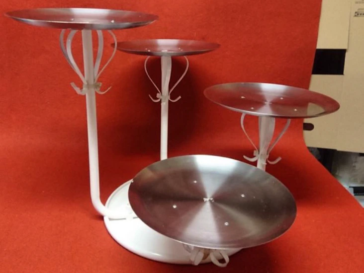 Tårtställning för 4 tårtor med brudpar