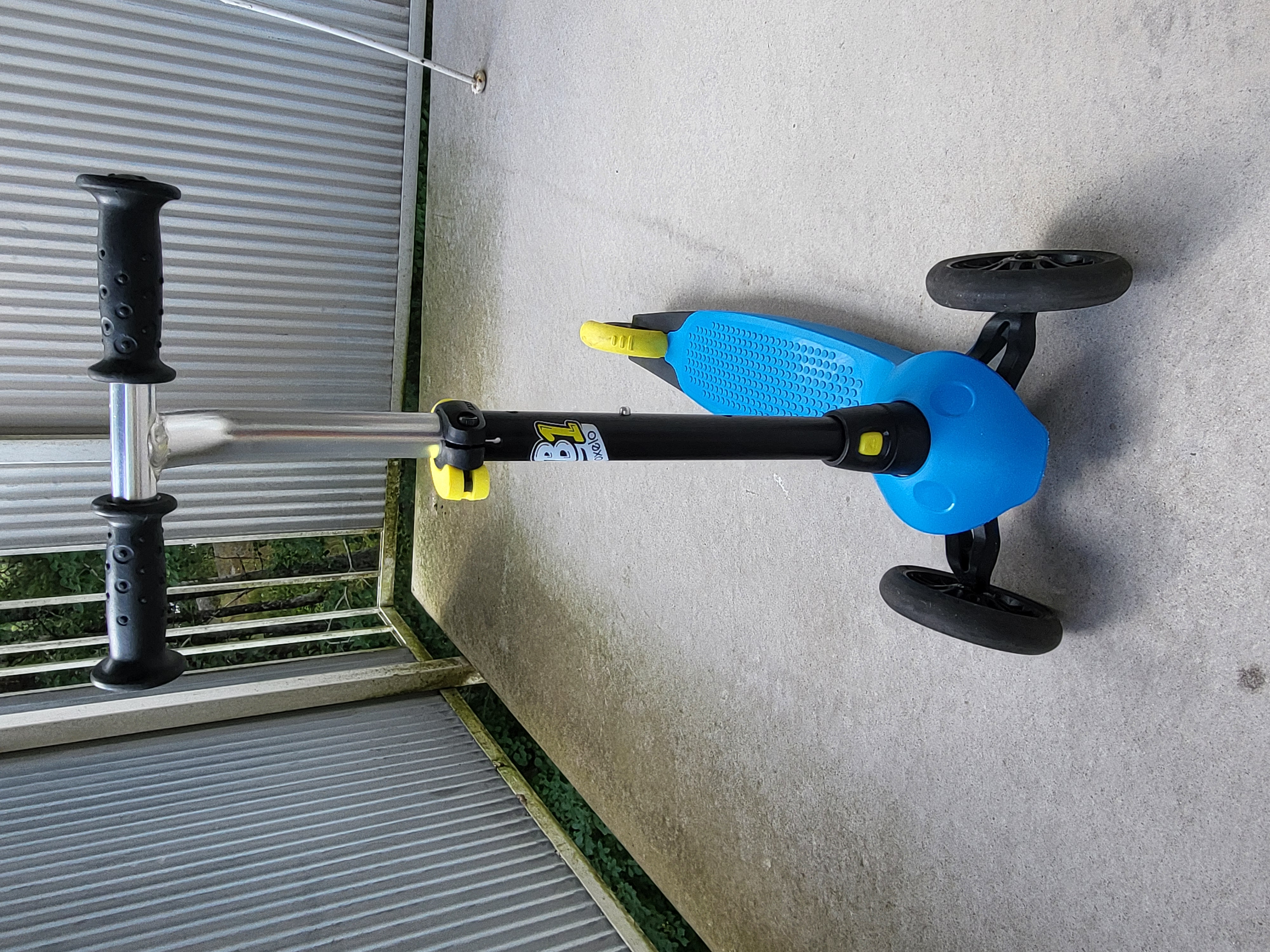 Kid's kick scooter/ barn sparkcykel 
