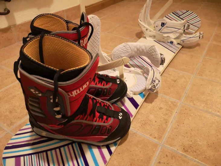 Burton snowboard med boots strl 40