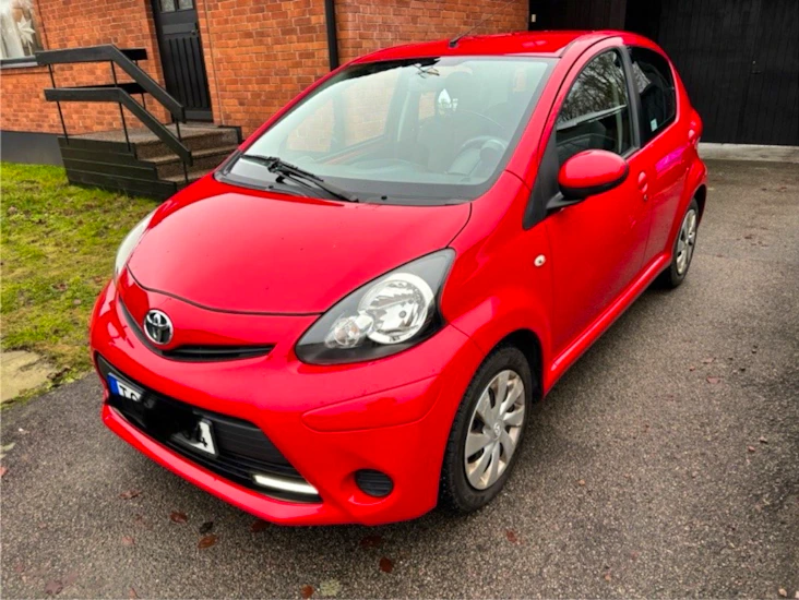 Ekonomisk 4-dörrars toyota (0,5l/mil)