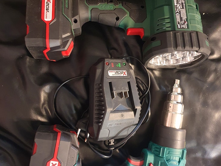 Parkside akkukäyttöinen valo sekä kuumailmapuhallin