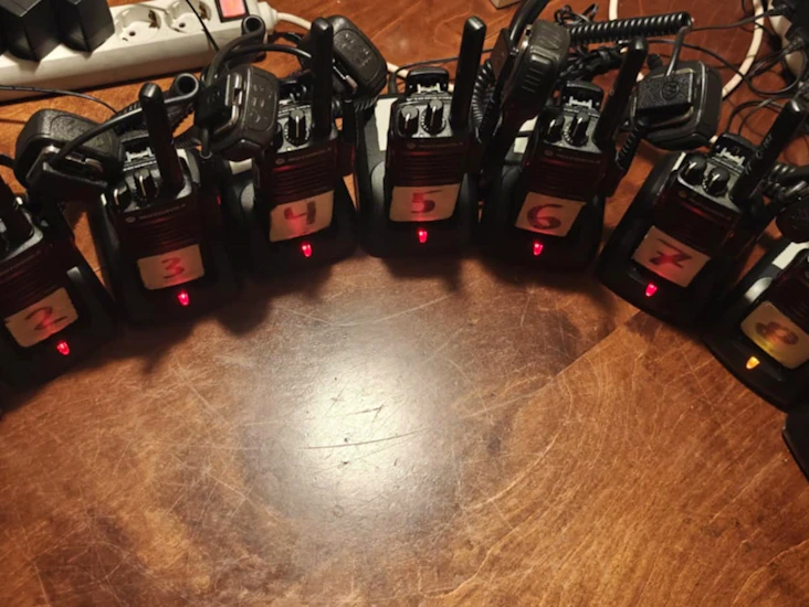 9 st motorola dp2400e professionella komradioapparater