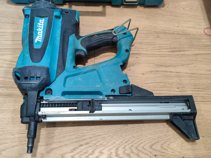 Makita impulssibetoninaulain