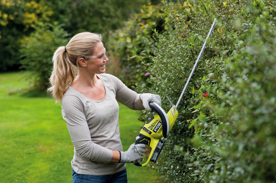 Häcksax: ryobi oht1855r