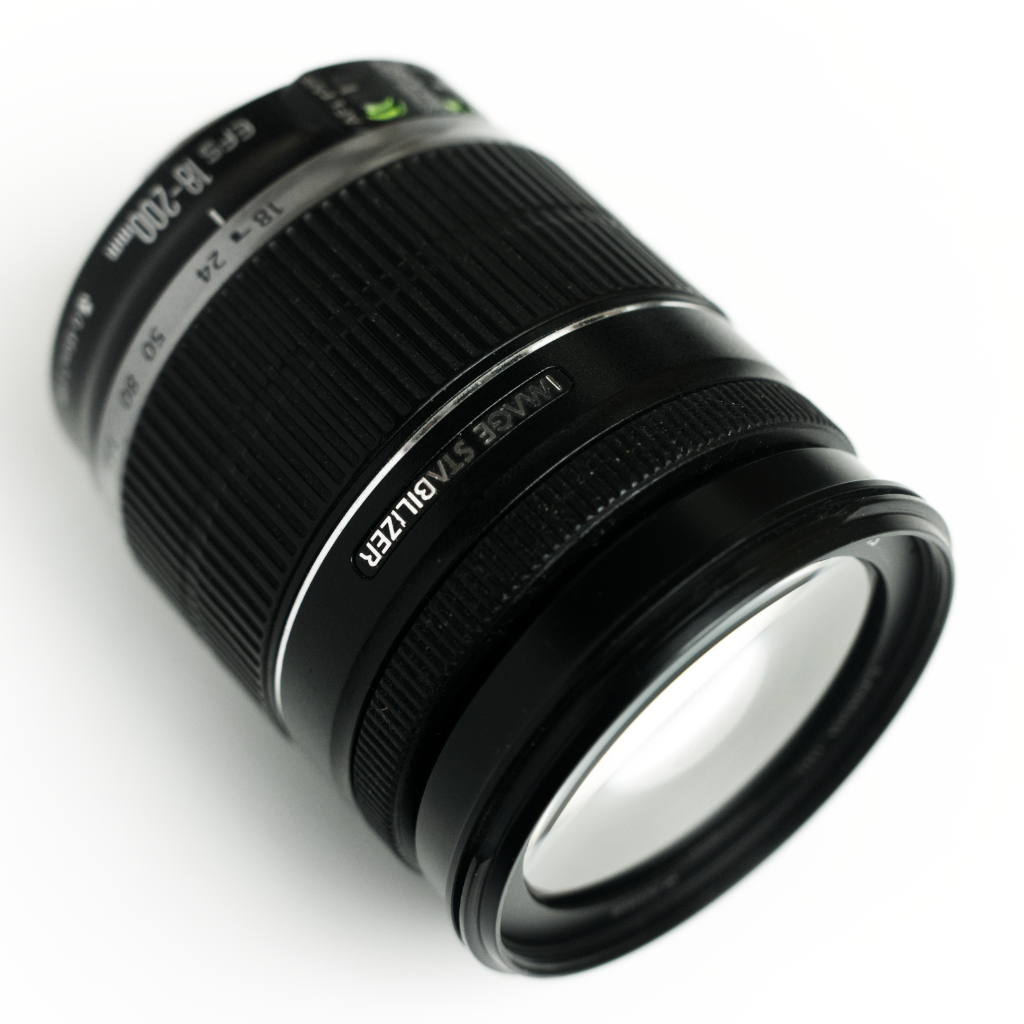 Canon 18-200mm f3.5-5.6 ef-s is lens