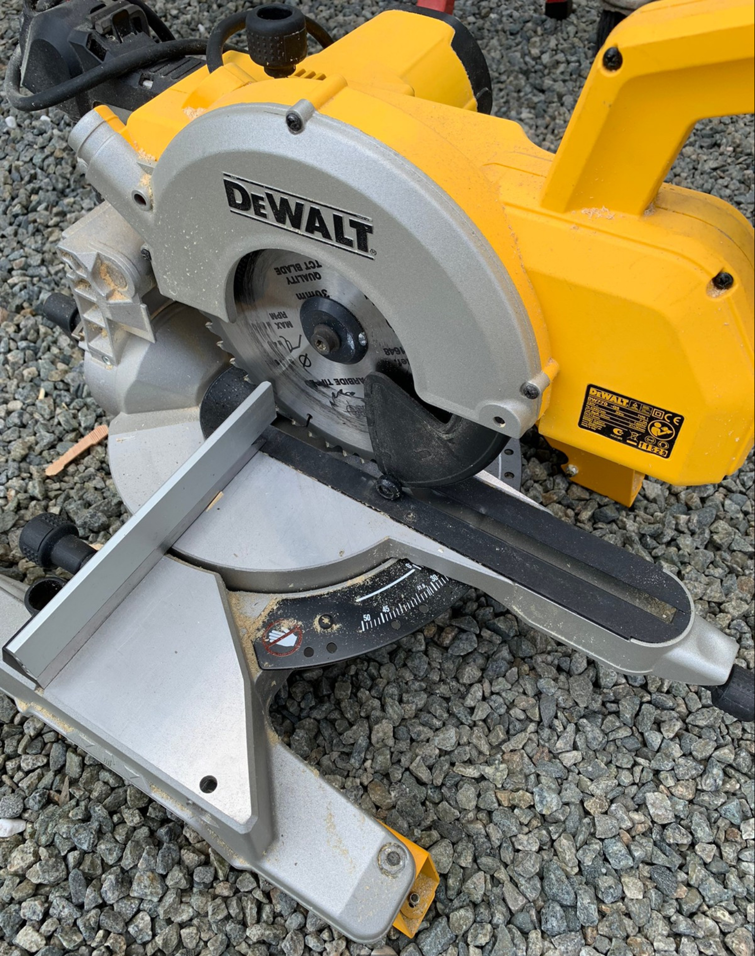 Dewalt kapp og gjærsag dw 770 qs med de 7023 stativ